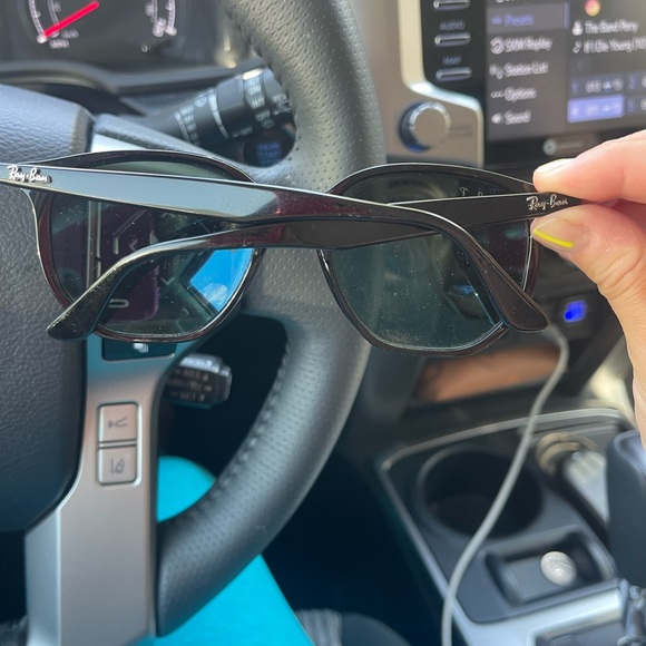 Womens Polarized RayBan Sunglasses - Picture 4 of 4